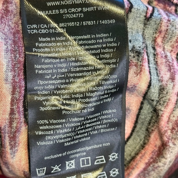 Noisy May Pink Tiger Print Ruched Crop Button Shirt NWT - Picture 4 of 4